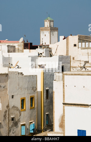 À l'échelle du brouillées toits de la célèbre ville blanche d'Essaouria, Maroc, Afrique de l'ouest Banque D'Images