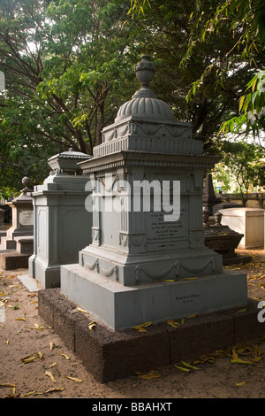 La tombe d'un Mr Savage un officier de l'East India Company, en Inde. C'est le cimetière de St George's Cathedral. Banque D'Images