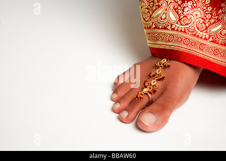 Pieds de Femme avec bague d orteil indienne traditionnelle Photo