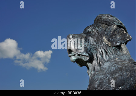 Statue de Bamse plus grand chien dans les forces alliées de la Seconde Guerre mondiale 2 Banque D'Images