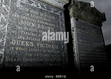 La tombe de la reine Victoria, fidèle serviteur John Brown, qui est enterré à Crathie Kirkyard près de Balmoral Castle, Scotland, UK Banque D'Images