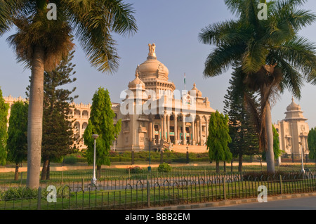 Vidhana Soudha et Secrétariat de l'Assemblée législative de l'État de Karnataka Bangalore Inde Banque D'Images
