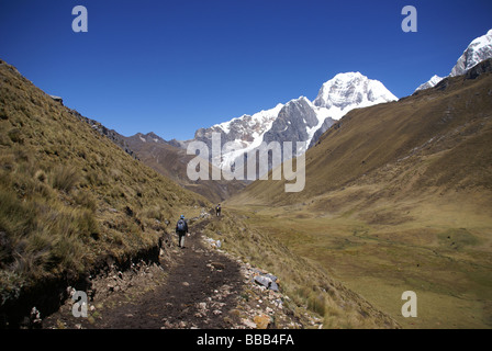 Siula en haute montagne des Andes Pérou Huayhuash Cordillère des Andes en Amérique du Sud Banque D'Images