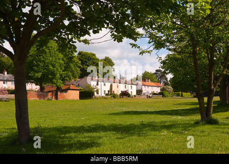 Une rangée de maisons près du village vert dans Southwold, Suffolk, UK Banque D'Images