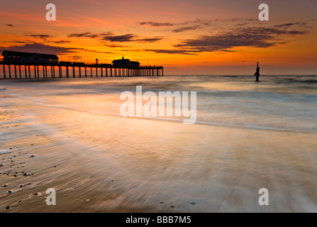 Southwold pier dans le Suffolk à l'aube Banque D'Images