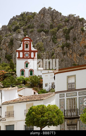 Église de San Antonio dans le village blanc d'Ubrique, Sierra de Cadiz Andalousie Espagne Banque D'Images