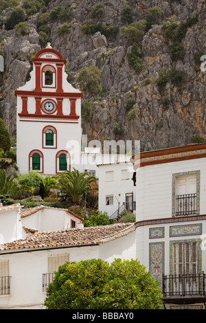Église de San Antonio dans le village blanc d'Ubrique, Sierra de Cadiz Andalousie Espagne Banque D'Images