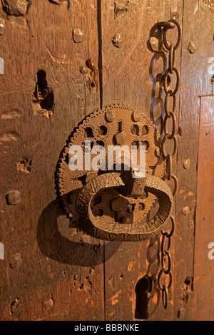 Ancienne porte à St Mary's Guildhall dans le centre de Coventry Midlands, Angleterre, Royaume-Uni Banque D'Images