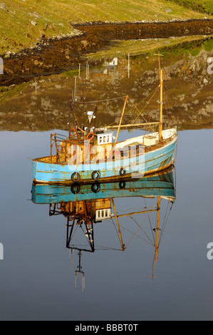 Un petit bateau de pêche / trawler Banque D'Images