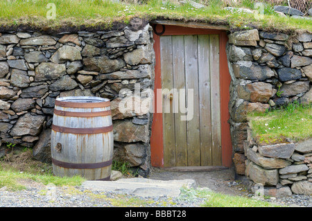 Chaume traditionnel blackhouse/s sur l'île de Lewis Gearrannan au village, Carloway, Western Isles, Ecosse Banque D'Images