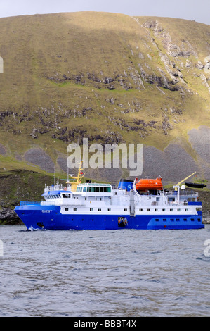 L'aventure bateau de croisière MS Quest (exploité par Noble Calédonie) dans la baie du Village St Kilda Banque D'Images