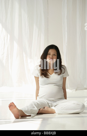 Pregnant woman relaxing Banque D'Images