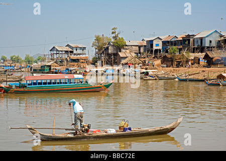 Kompong Chhang Village de pêcheurs situé sur la rivière Tonle Sap au nord de Phnom Penh au Cambodge Banque D'Images