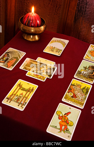 La carte de tarot propagation à l'aide du paquet Rider-Waite. Banque D'Images