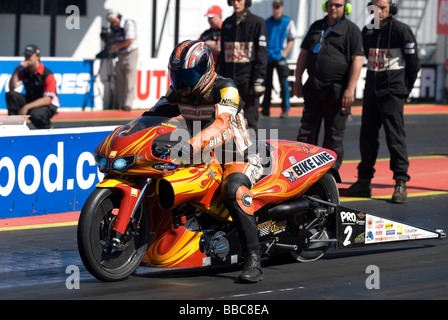 Sur le Ögge Ulf Pro Stock Bike P2 Buell au Main Event, FIA European Drag Racing à Santa Pod Raceway, Wellingborough, Royaume-Uni Banque D'Images