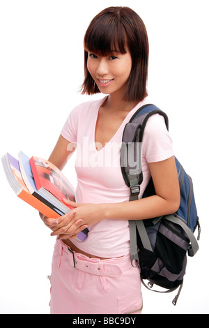 Young woman carrying backpack et livres Banque D'Images
