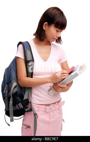 Jeune femme avec sac à dos et livres Banque D'Images
