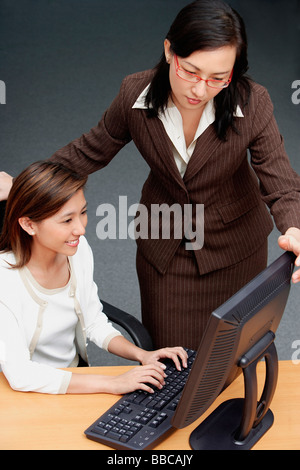 Businessman at computer Banque D'Images