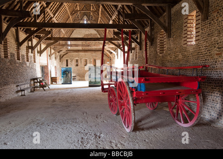 UK Angleterre Norfolk Waxham intérieur grange en pierre médiévale historique Banque D'Images