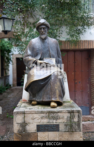 Statue de Moïse Maïmonide Rambam ou dans le quartier juif de Cordoue Espagne Banque D'Images