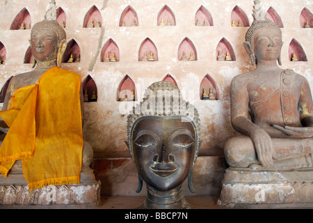 Wat Si Saket à Vientiane au Laos où plus de 6000 statues de Bouddha sont conservés au plus ancien temple de la ville Banque D'Images