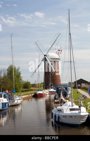 UK Angleterre Norfolk Horsey bazin bateaux amarrés sur le simple Banque D'Images