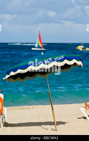 Orient Beach Umbrella St Martin St Maarten Banque D'Images