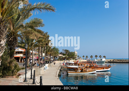 Bateaux dans le port de la vieille ville, Côté, Côte Méditerranéenne, Turquie Banque D'Images