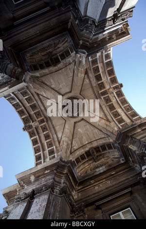 L'Arc de Triomphe de la rue Augusta vu de dessous à Lisbonne, Portugal Banque D'Images