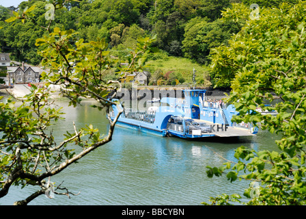 Harry King Ferry traversant la rivière Fal, Cornwall, UK Banque D'Images