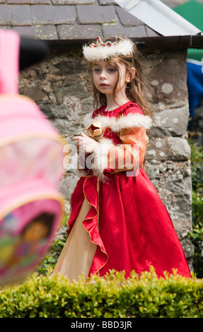 Traquair House Scotland Foire Médiévale 2009 petite fille en costume princesse Banque D'Images