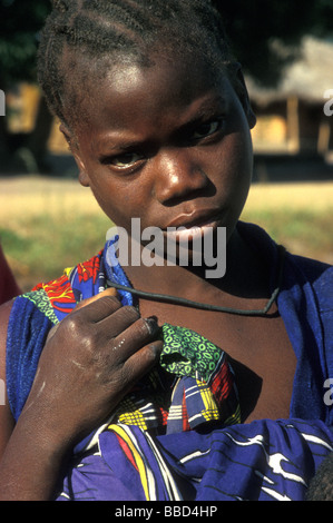 Nyanja girl lake nyassa au Mozambique Banque D'Images