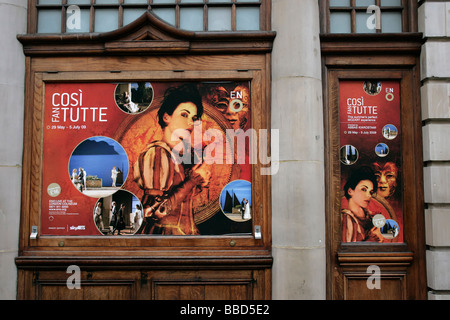 Des affiches pour l'English National Opera, Cosi fan tutte au London Coliseum, 2009 Banque D'Images