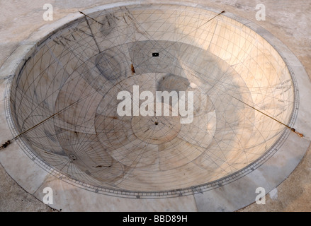 Instrument astronomique construit par Maharaja Jai Singh en 1728 dans le cadre de l'observatoire Jantar Mantar. Banque D'Images
