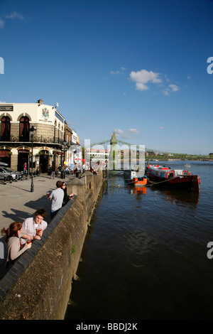 Tamise par le Rutland Arms pub sur Lower Mall, Hammersmith, London, UK Banque D'Images