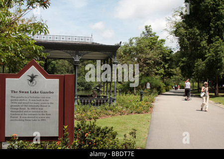 Le lac Swan, gazebo dans le Jardin Botanique de Singapour Banque D'Images