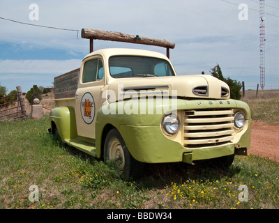 Vieux camion sur la Route 66, au Texas Banque D'Images