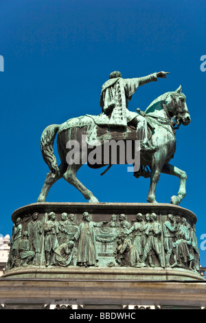 Monument à Duke Mihailo Obrenovic à place de la république, près de la rue portant le nom de duc en 1882, érigée en bronze Banque D'Images