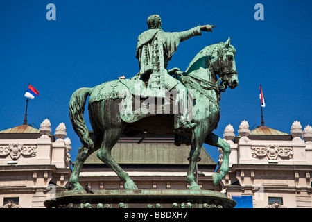 Monument à Duke Mihailo Obrenovic à place de la république, près de la rue portant le nom de duc en 1882, érigée en bronze Banque D'Images