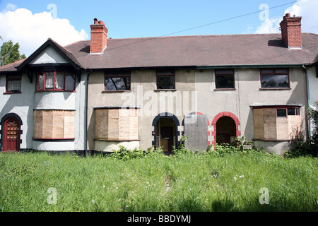 Maisons placardées dans la région de Dudley, West Midlands Banque D'Images