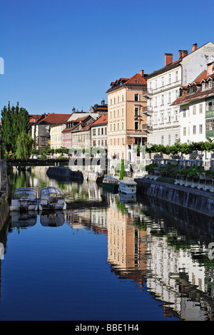 Un mélange de styles architecturaux de Renaissiance et Art Nouveau baroque les talus de la ligne le long de la rivière Ljubljanica Banque D'Images