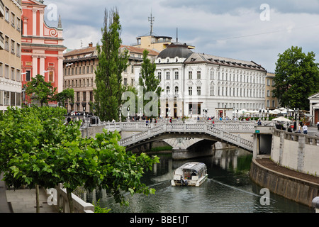 Un mélange de styles architecturaux de Renaissiance et Art Nouveau baroque les talus de la ligne le long de la rivière Ljubljanica Banque D'Images