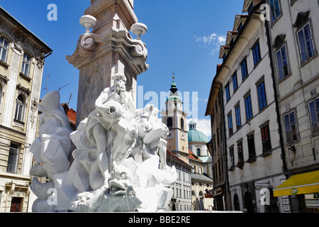 La fontaine de Robba, un de Ljubljana, le plus connu de monuments baroques, également connu sous le nom de la Fontaine des trois rivières carnioliennes Banque D'Images
