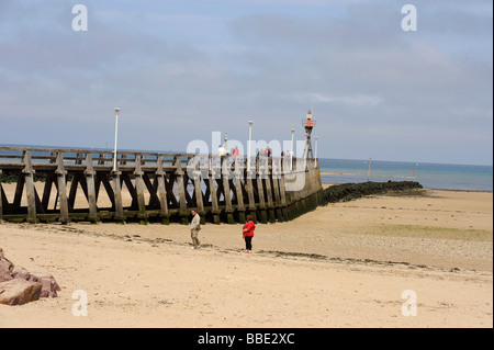 Jetée de Courseulles sur Mer Calvados Normandie France Banque D'Images