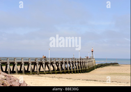 Jetée de Courseulles sur Mer Calvados Normandie France Banque D'Images