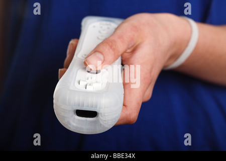 Close up of girl holding a Nintendo Wii Remote Banque D'Images