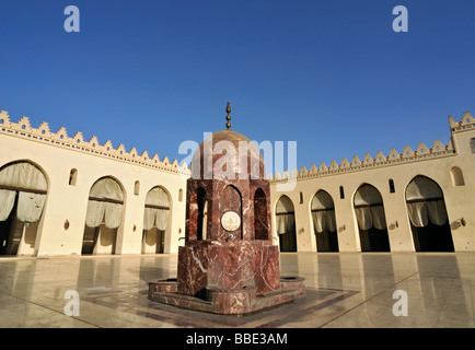 Cour intérieure de la mosquée Al Hakim le Caire Islamique Égypte Banque D'Images