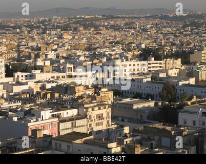 TUNIS, TUNISIE. Tôt le matin sur la ville, vue de l'hôtel Africa. L'année 2009. Banque D'Images