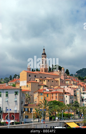 Vieille ville et l'église Saint Michel à Menton côte d'Azur français Banque D'Images