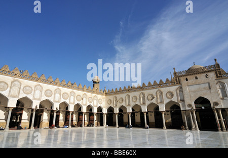 Cour intérieure de mosquée d'Al Azhar du Caire islamique Égypte Banque D'Images